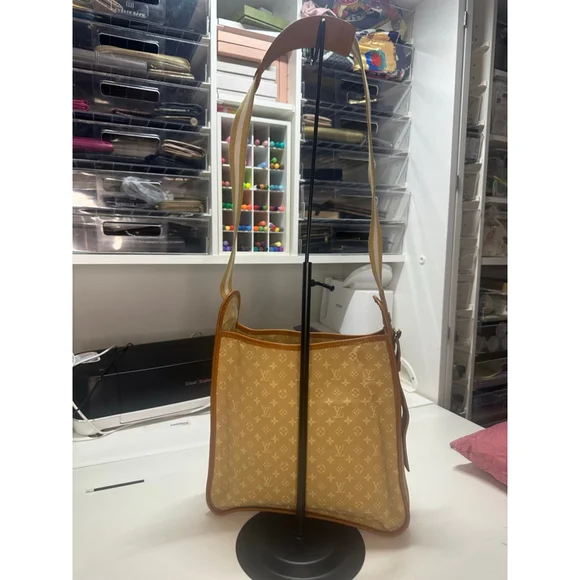 Women's Louis Vuitton Beige Brown Monogram Canvas Crossbody Bag One Size - Picture 9 of 16